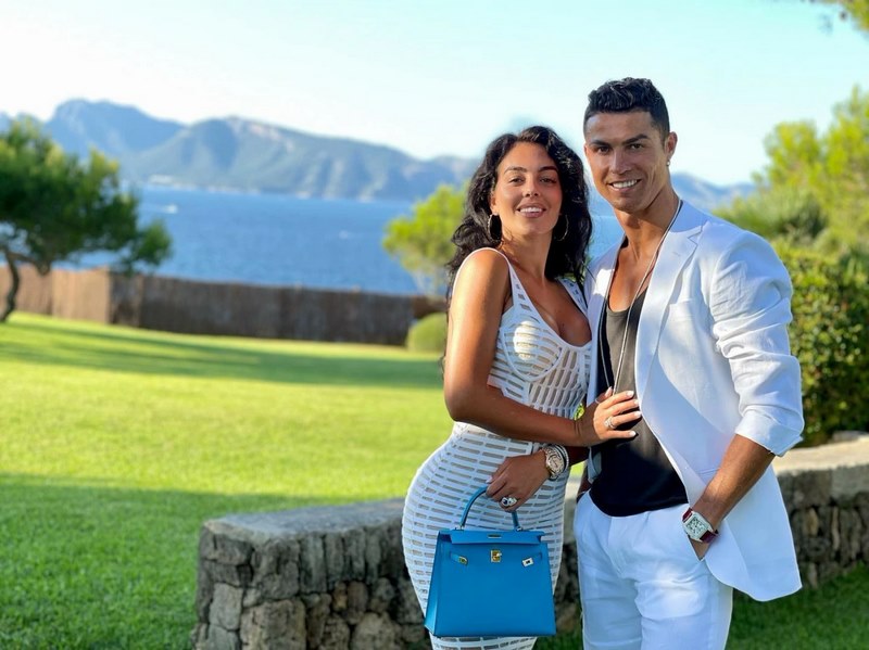 Vợ Ronaldo là ai  trong số các cô nàng đã từng cặp kè với cầu thủ đào hoa?